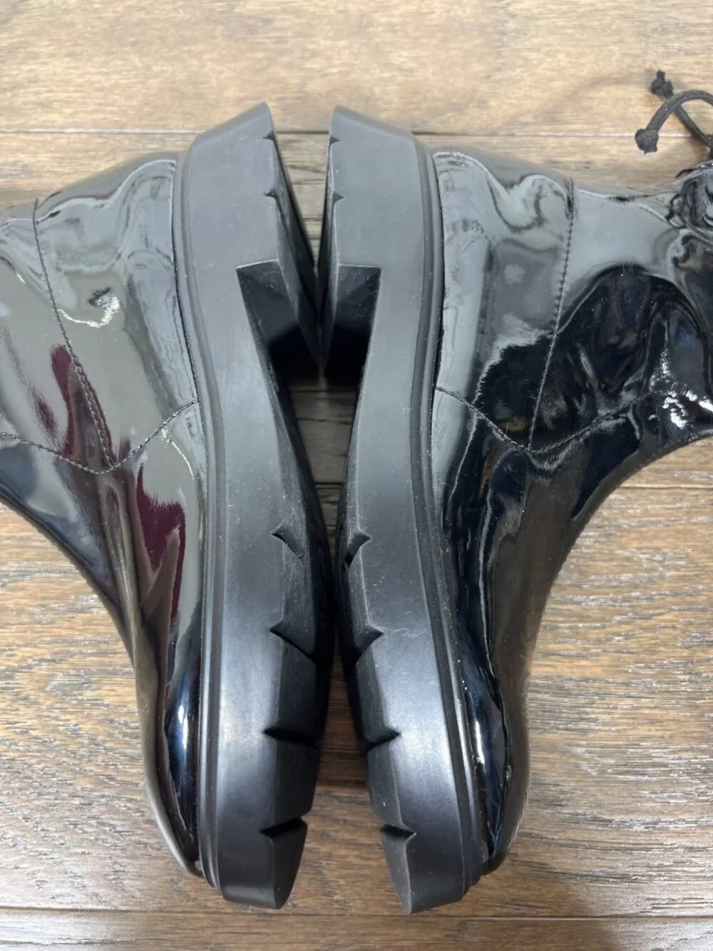 Stuart Weitzman back leather faux